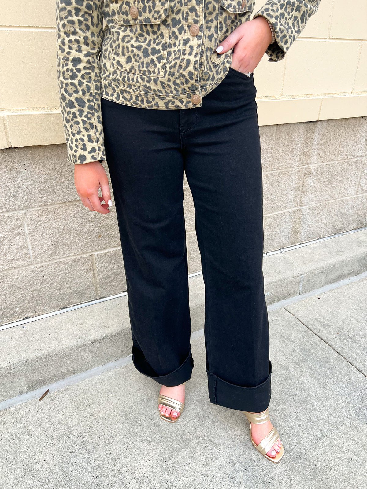 [Judy Blue] Retro Wide Leg Cuffed High Rise Jeans in Black - The Pink Pineapple 850