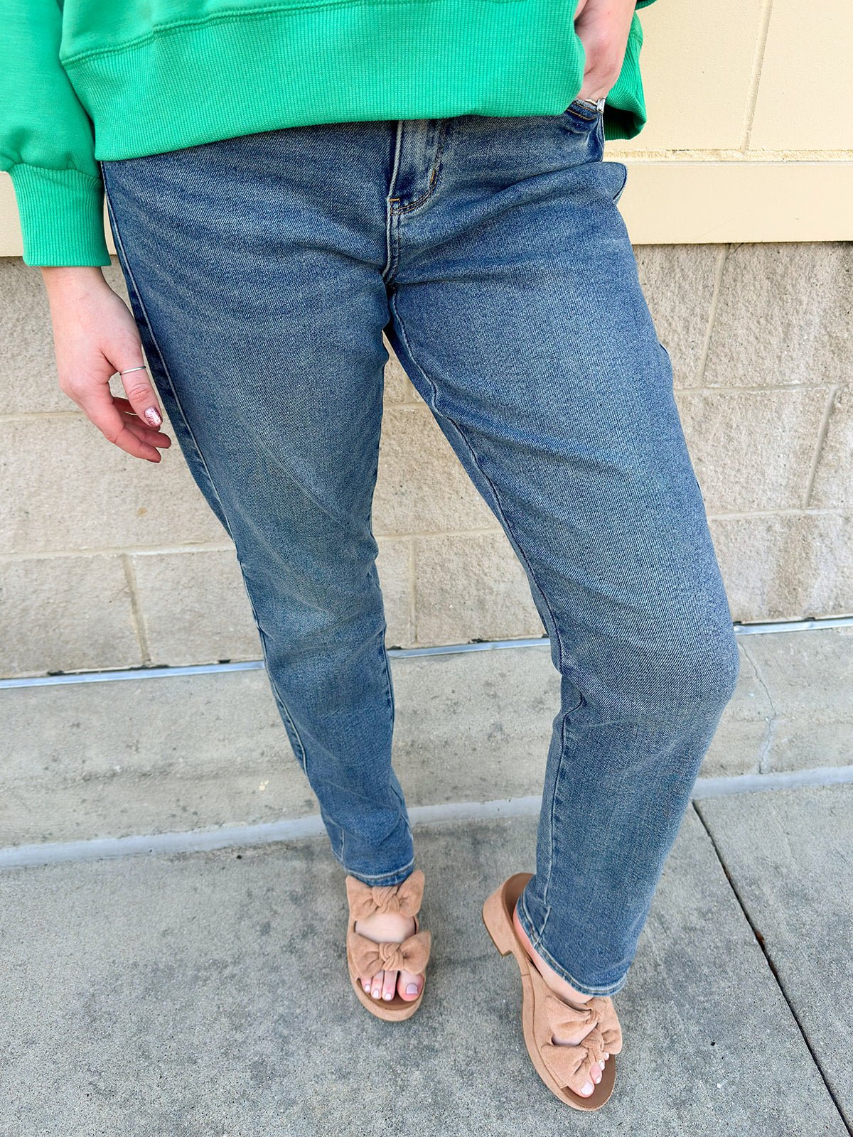 [Judy Blue] The Ella Mid Rise Vintage Wash Boyfriend Jeans - The Pink Pineapple 850