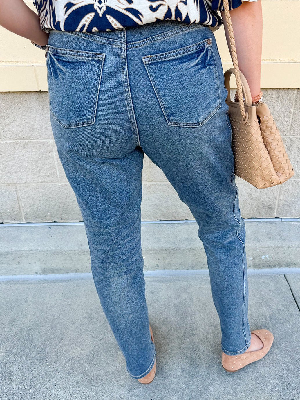 [Judy Blue] The Ella Mid Rise Vintage Wash Boyfriend Jeans - The Pink Pineapple 850