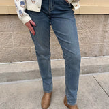 [Judy Blue] The Ella Mid Rise Vintage Wash Boyfriend Jeans - The Pink Pineapple 850