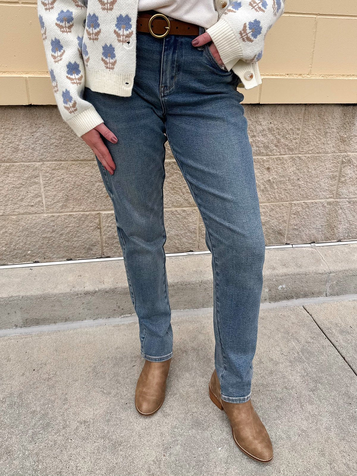 [Judy Blue] The Ella Mid Rise Vintage Wash Boyfriend Jeans - The Pink Pineapple 850