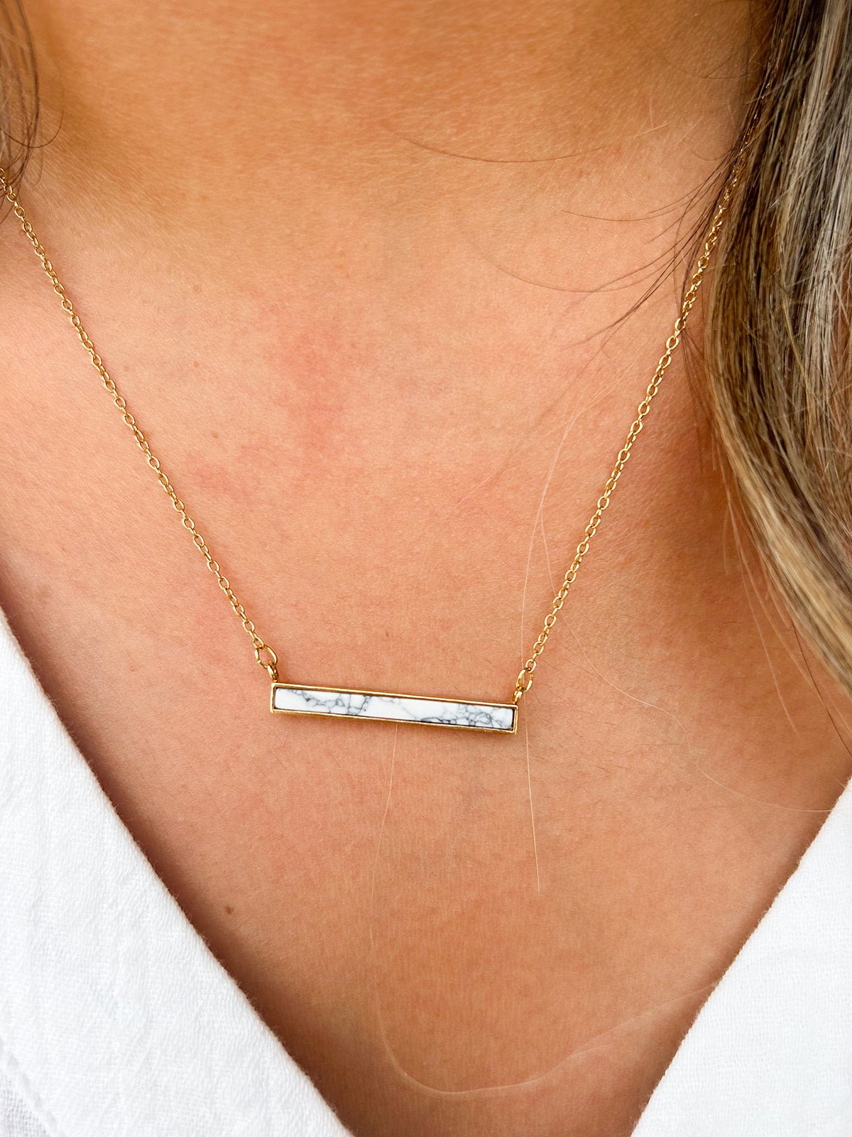 Kuri Natural Stone Bar Necklace - The Pink Pineapple 850