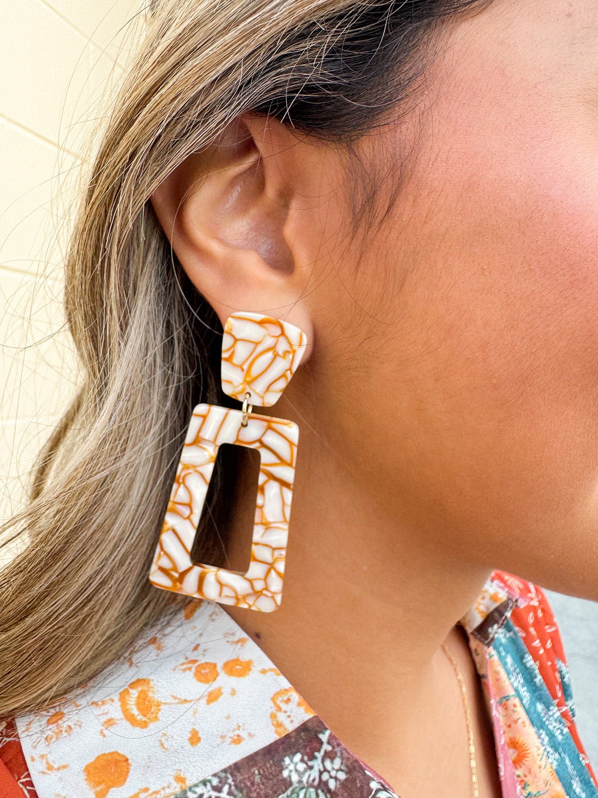 [LINNY CO] Kennedy Desert Sand Earrings - The Pink Pineapple 850