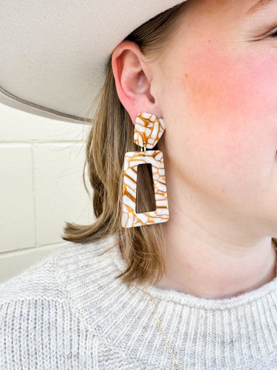 [LINNY CO] Kennedy Desert Sand Earrings - The Pink Pineapple 850