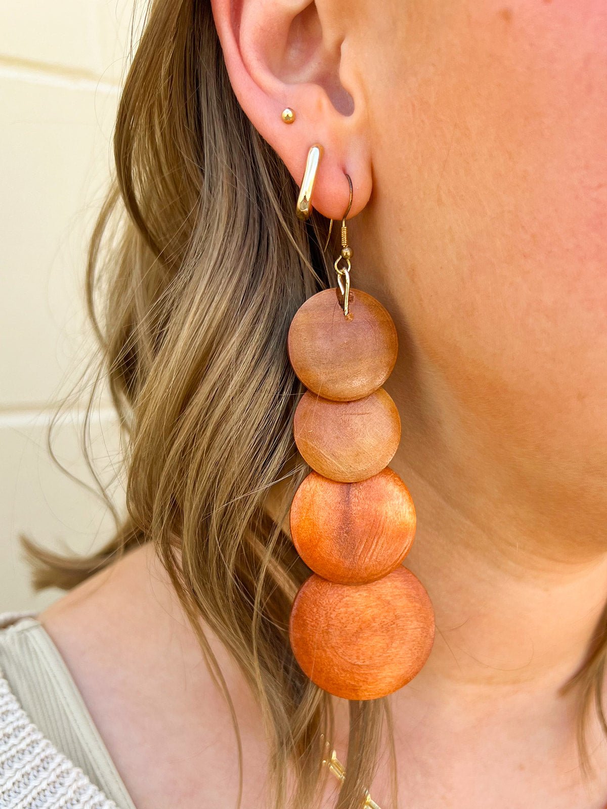 Macie Wooden Disk Earrings - The Pink Pineapple 850