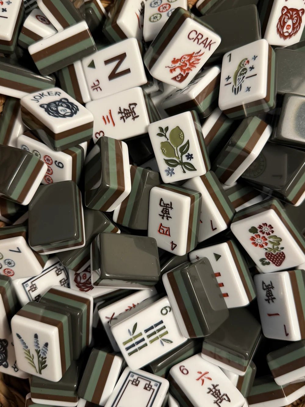 [Mahjong Row & Co] Oakley Mahjong Tile Set - The Pink Pineapple 850