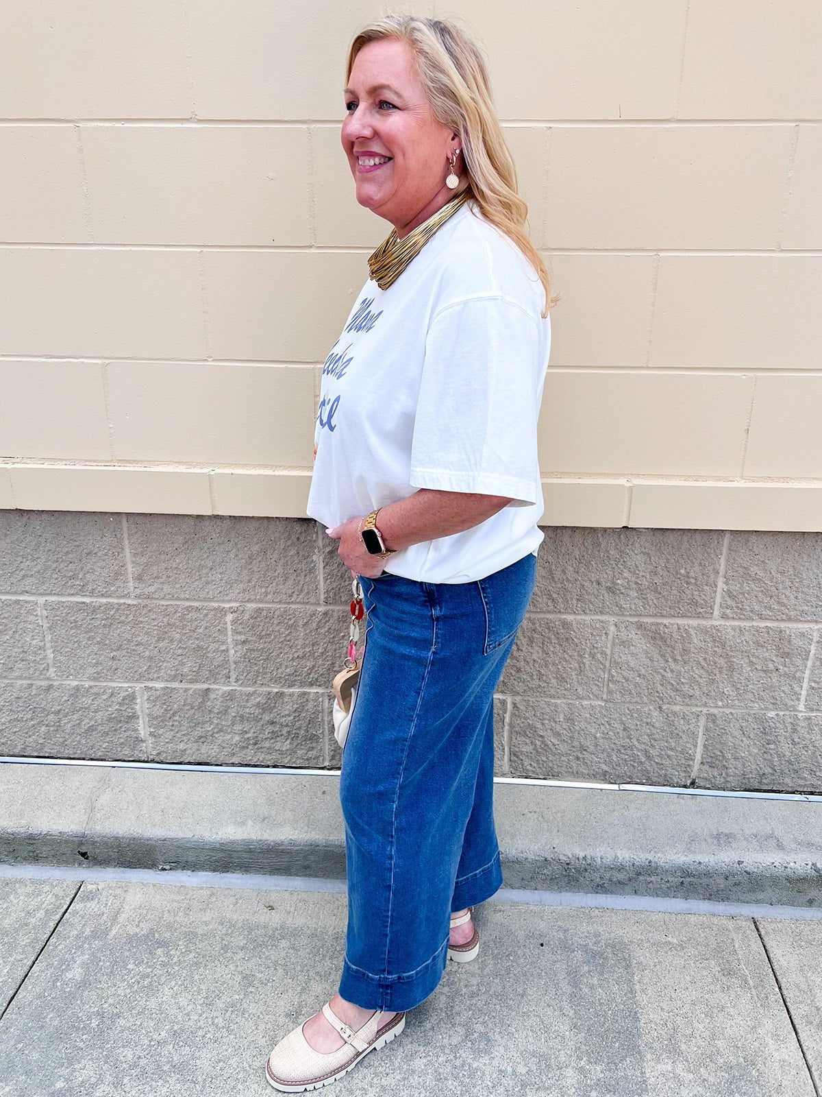 Mama Needs a Cocktail Graphic Tee - The Pink Pineapple 850