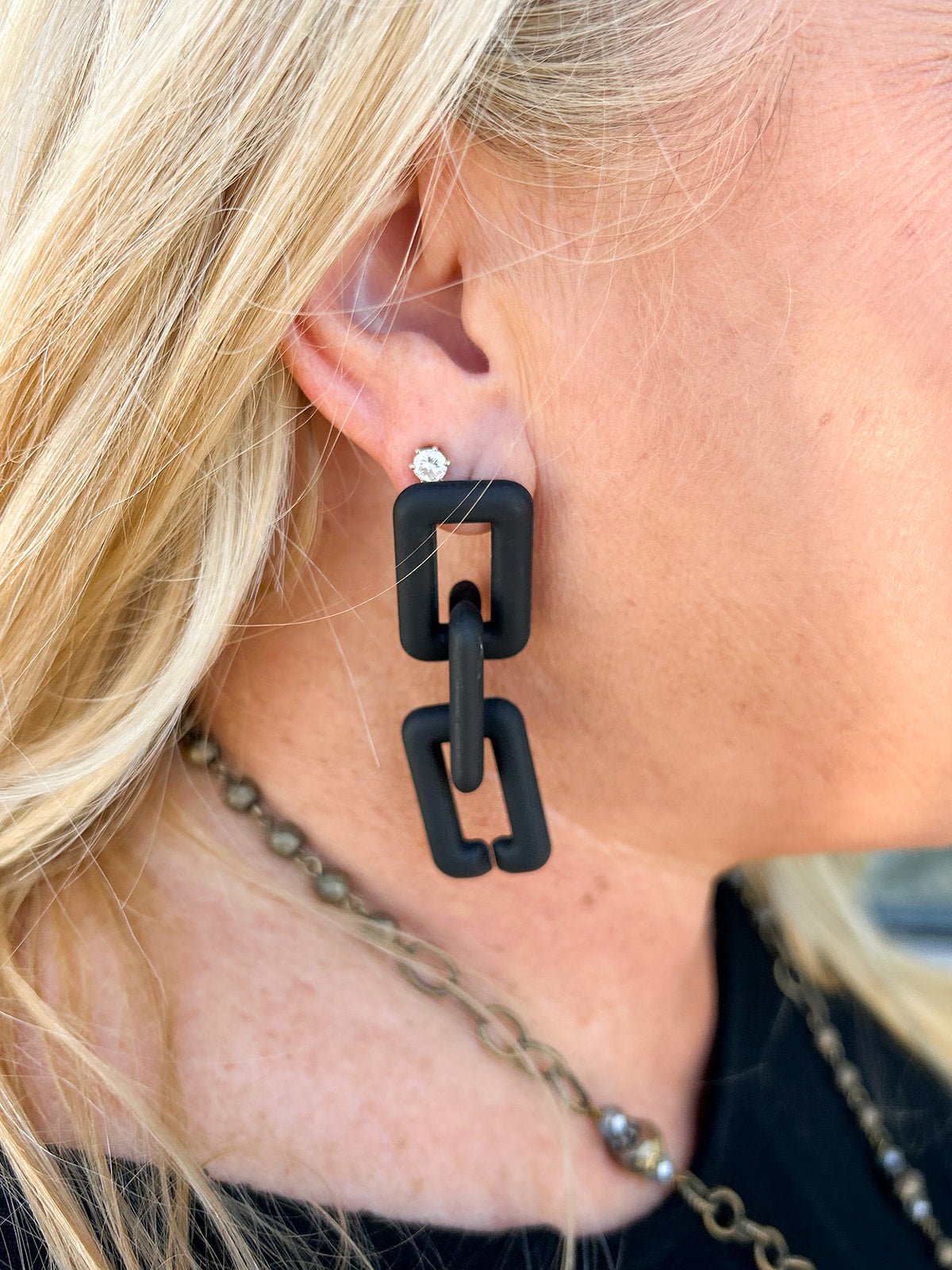 Matte Drop Chain Earrings - The Pink Pineapple 850