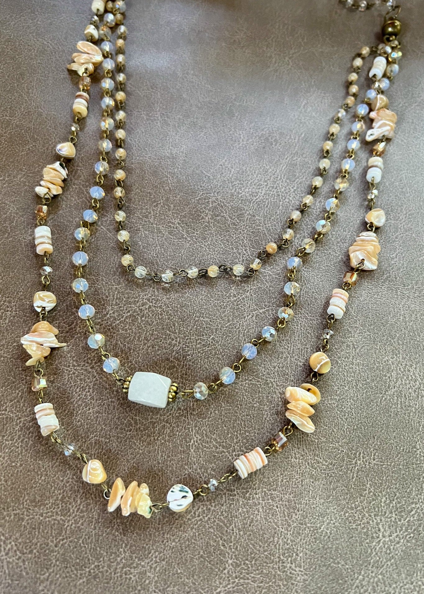 Medina Necklace Beige - The Pink Pineapple 850