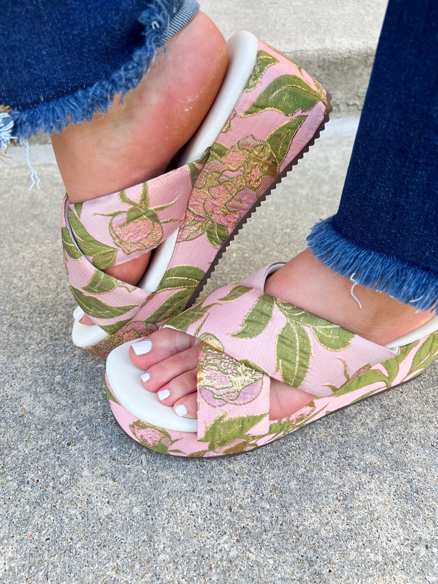 [Oasis Society] Fresno Rose Garden Platform Sandals - The Pink Pineapple 850
