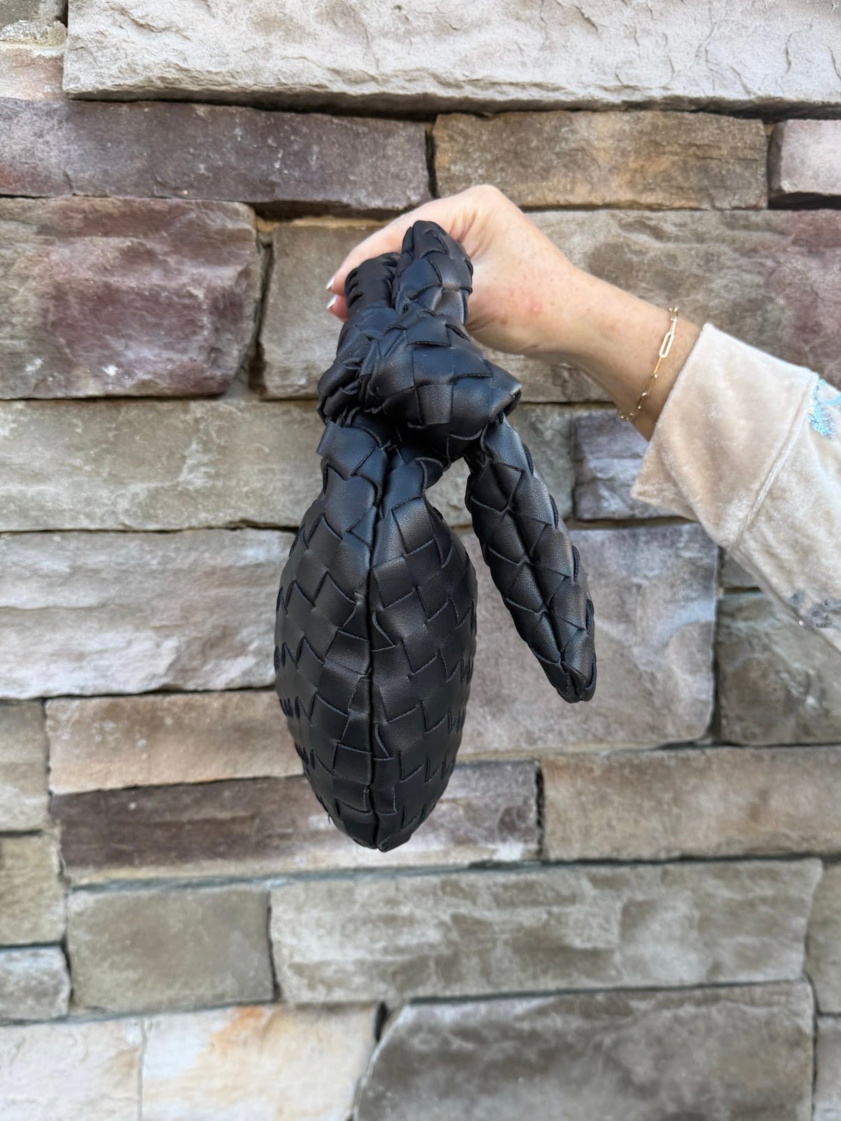 Onyx Knot Woven Clutch - The Pink Pineapple 850