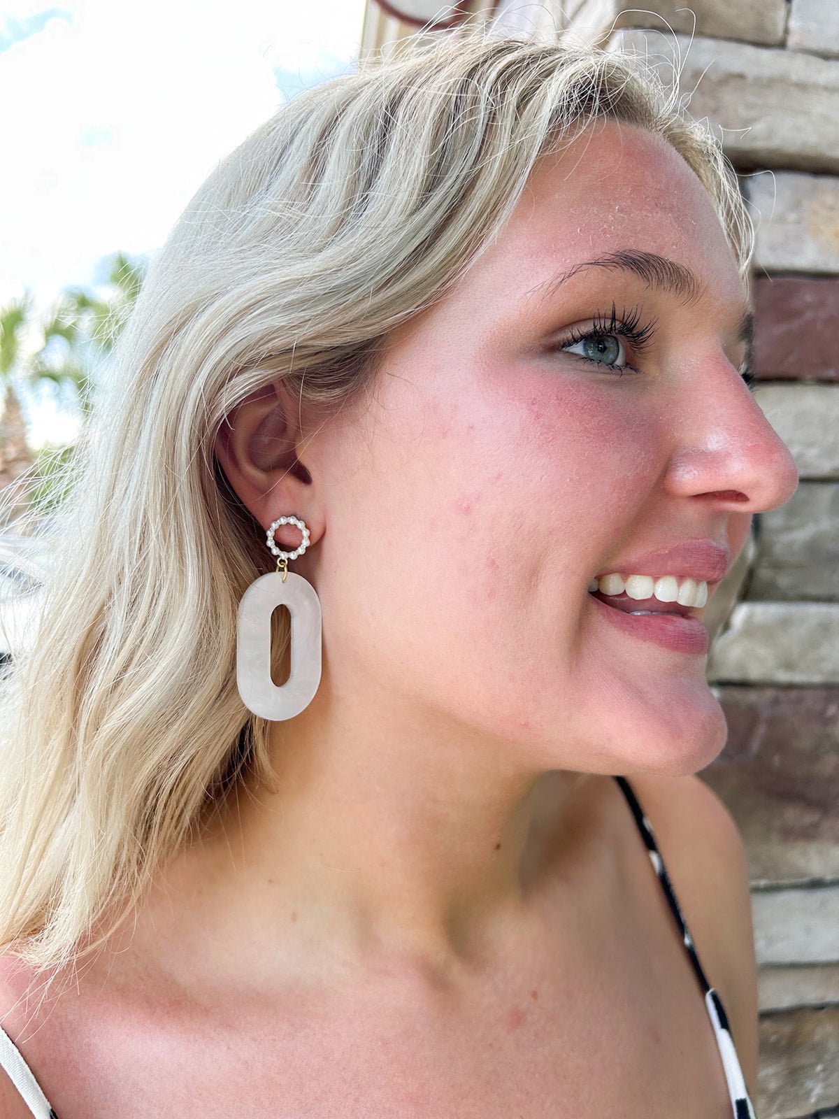 Oval Wedding White Pearl Dangle Earrings - The Pink Pineapple 850