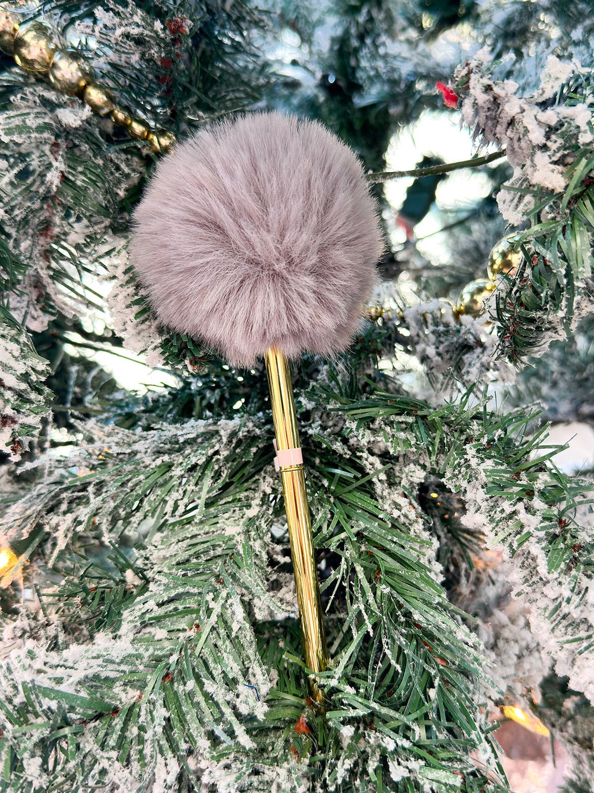 Plush Pom Ballpoint Pen - The Pink Pineapple 850