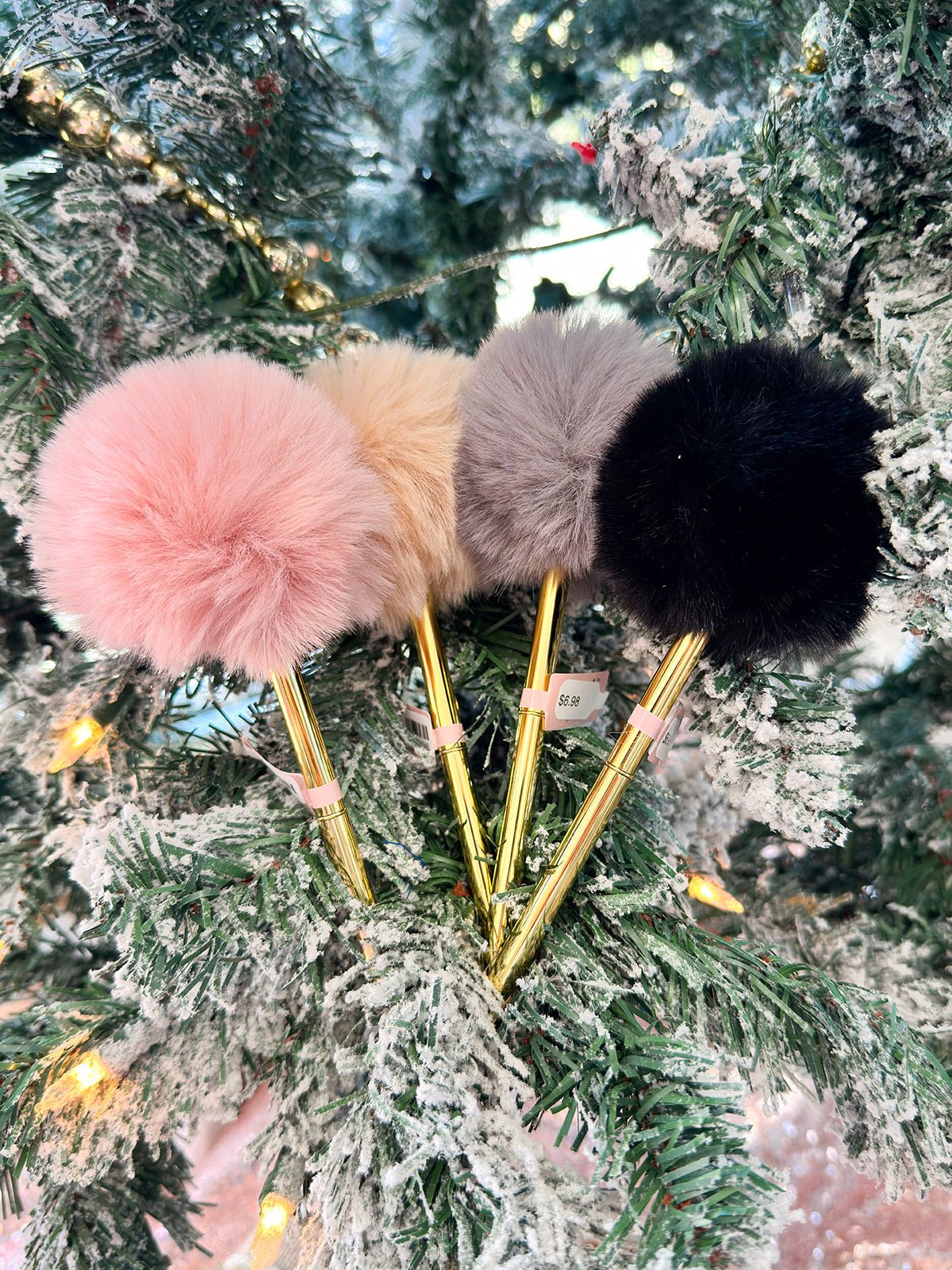 Plush Pom Ballpoint Pen - The Pink Pineapple 850