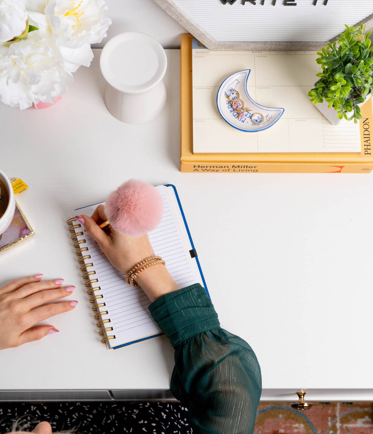 Plush Pom Ballpoint Pen - The Pink Pineapple 850