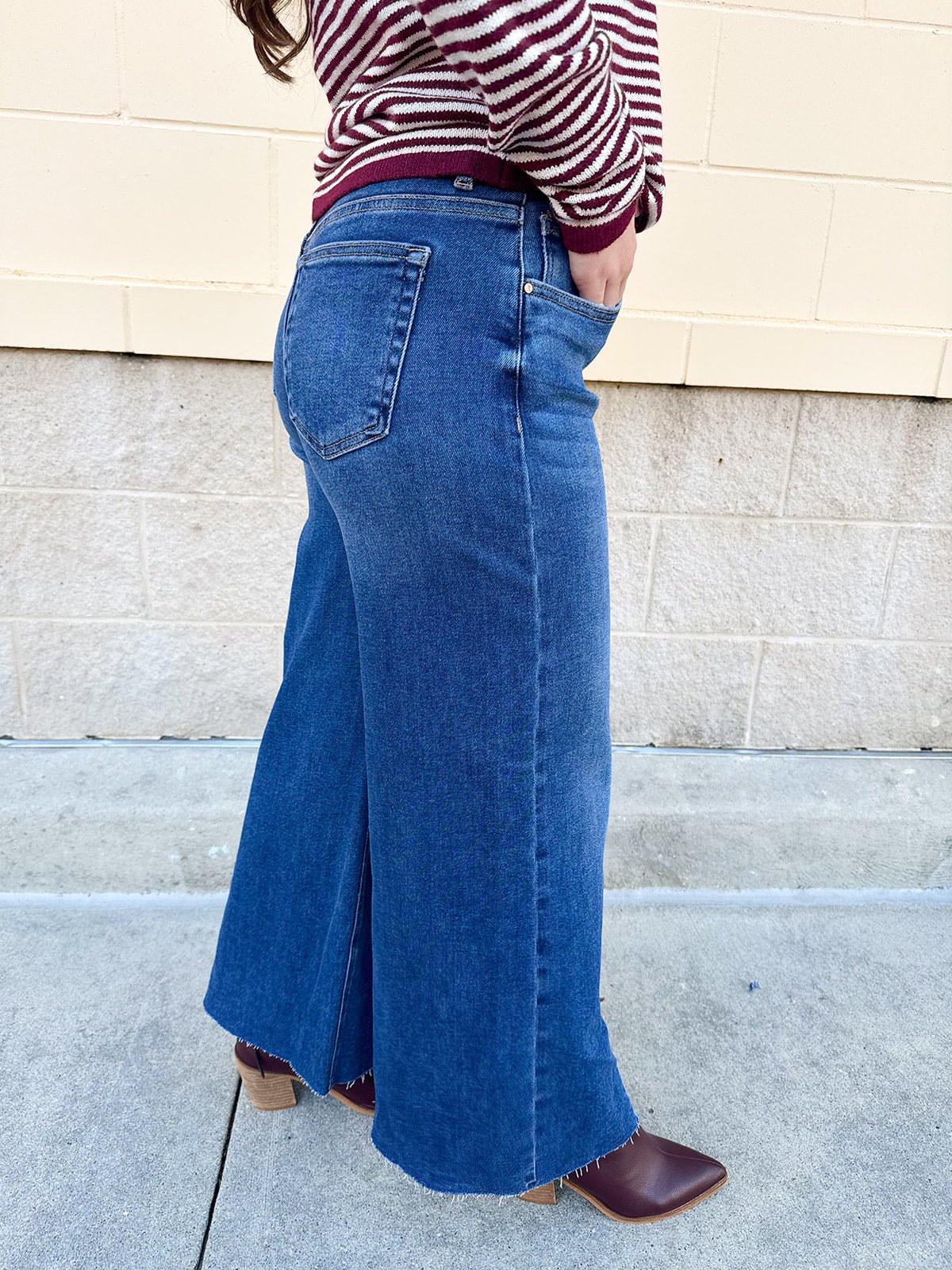 [Risen] Ocean Mid Rise - Crop Wide - Front Slit Jeans - The Pink Pineapple 850