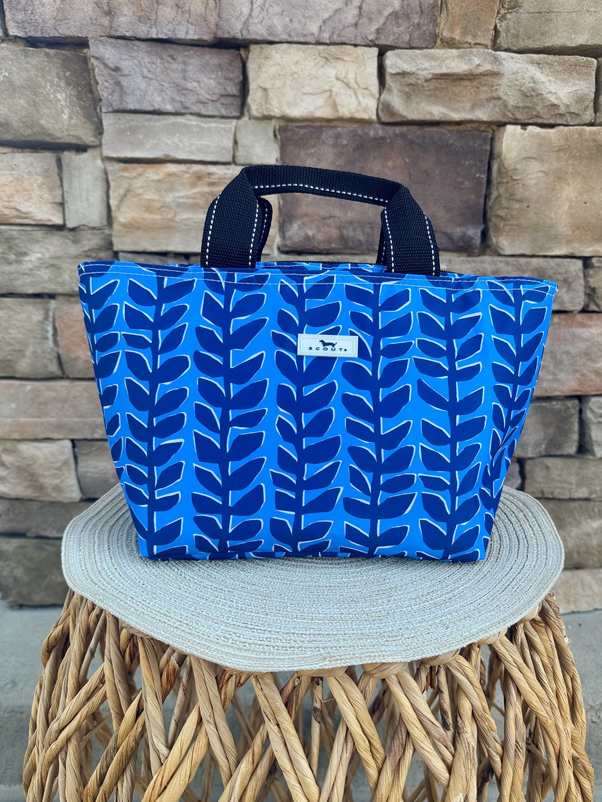 [Scout] Nooner Lunch Bag in Indigrow - The Pink Pineapple 850