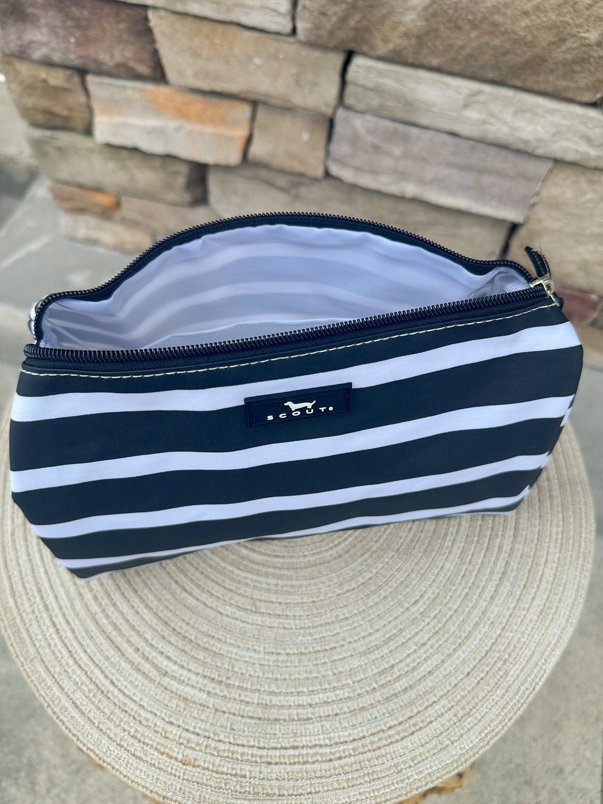 [Scout] Packin' Heat Toiletry Bag in Fleetwood Black - The Pink Pineapple 850