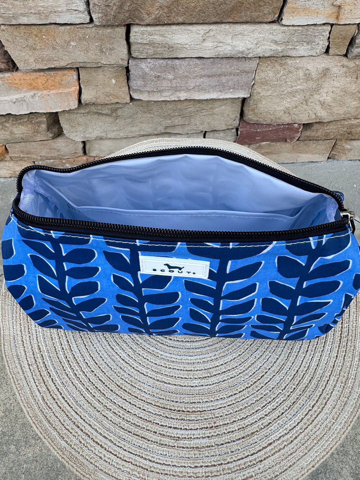 [Scout] Packin' Heat Toiletry Bag in Indigrow - The Pink Pineapple 850