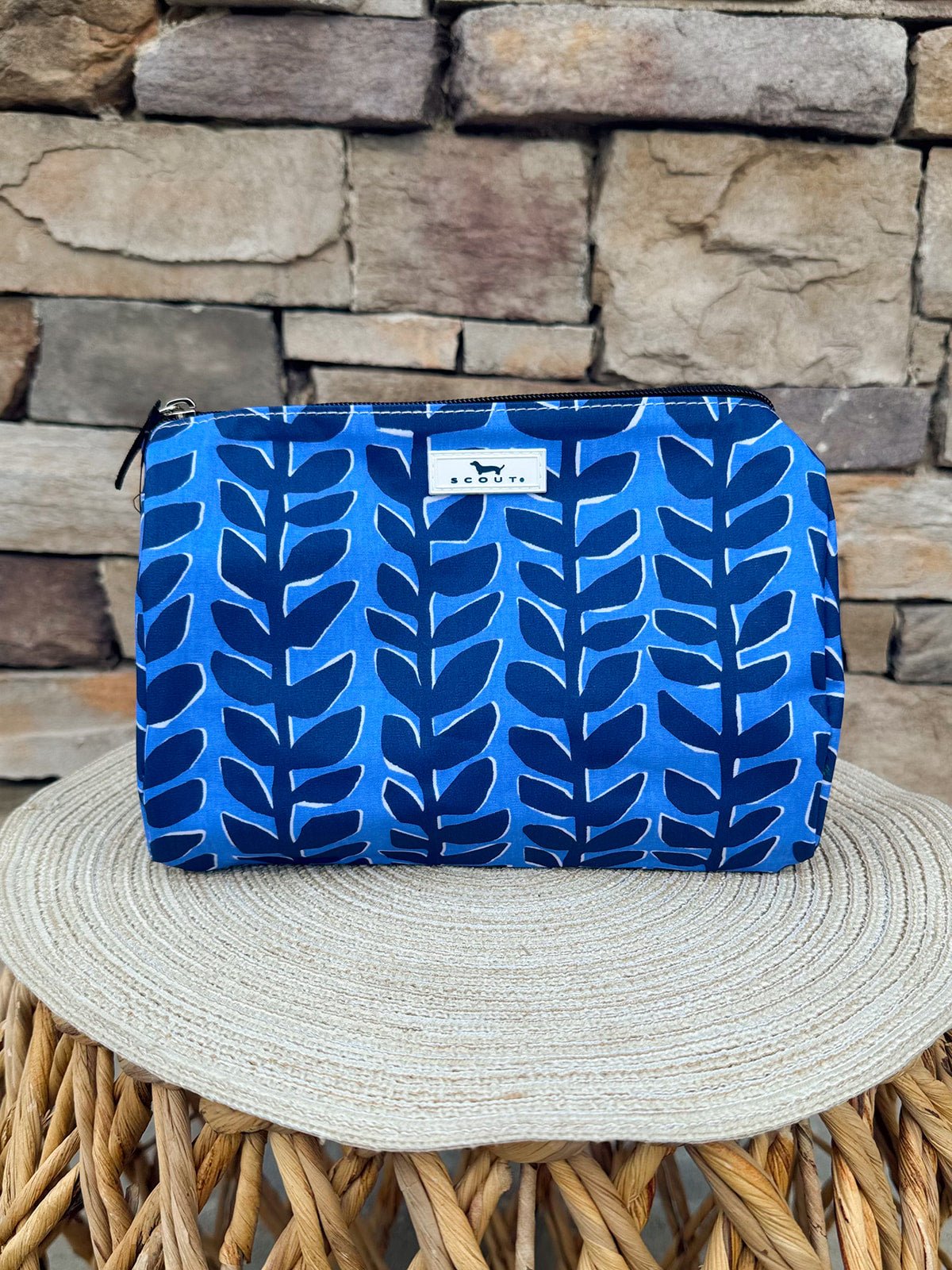 [Scout] Packin' Heat Toiletry Bag in Indigrow - The Pink Pineapple 850