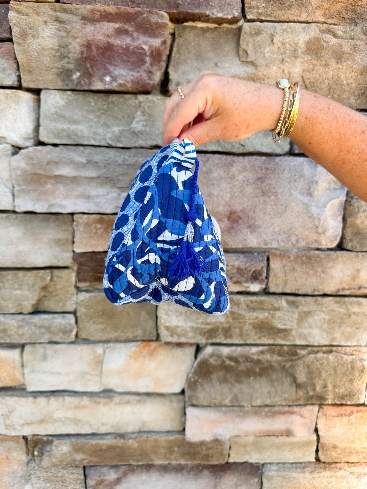 Seaside Stroll Quilted Cosmetic Bag – Large - The Pink Pineapple 850