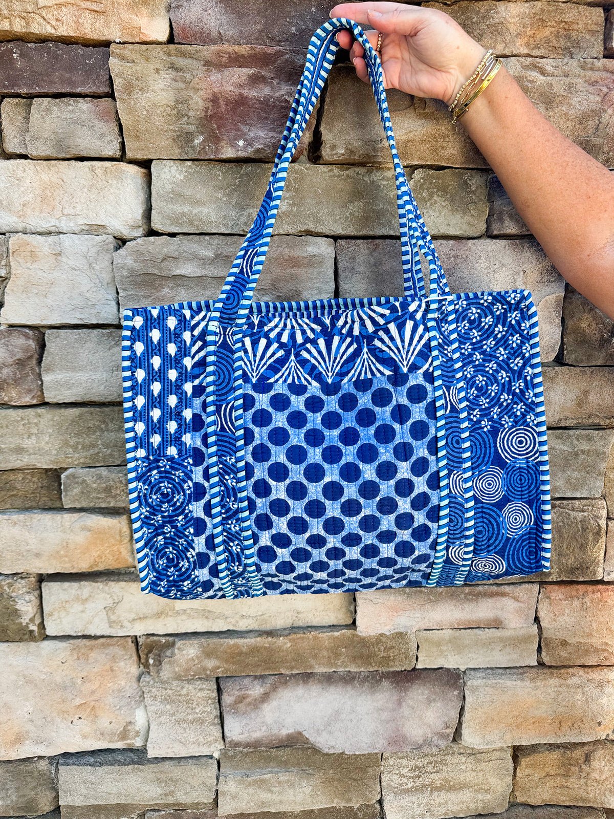 Seaside Stroll Reversible Quilted Tote - The Pink Pineapple 850