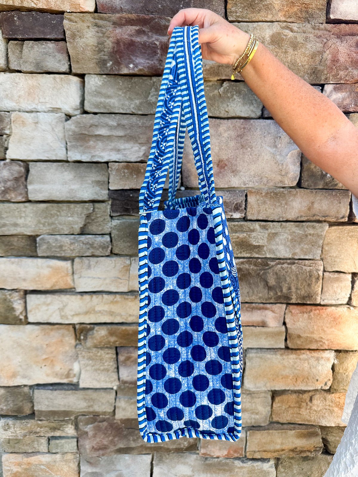 Seaside Stroll Reversible Quilted Tote - The Pink Pineapple 850