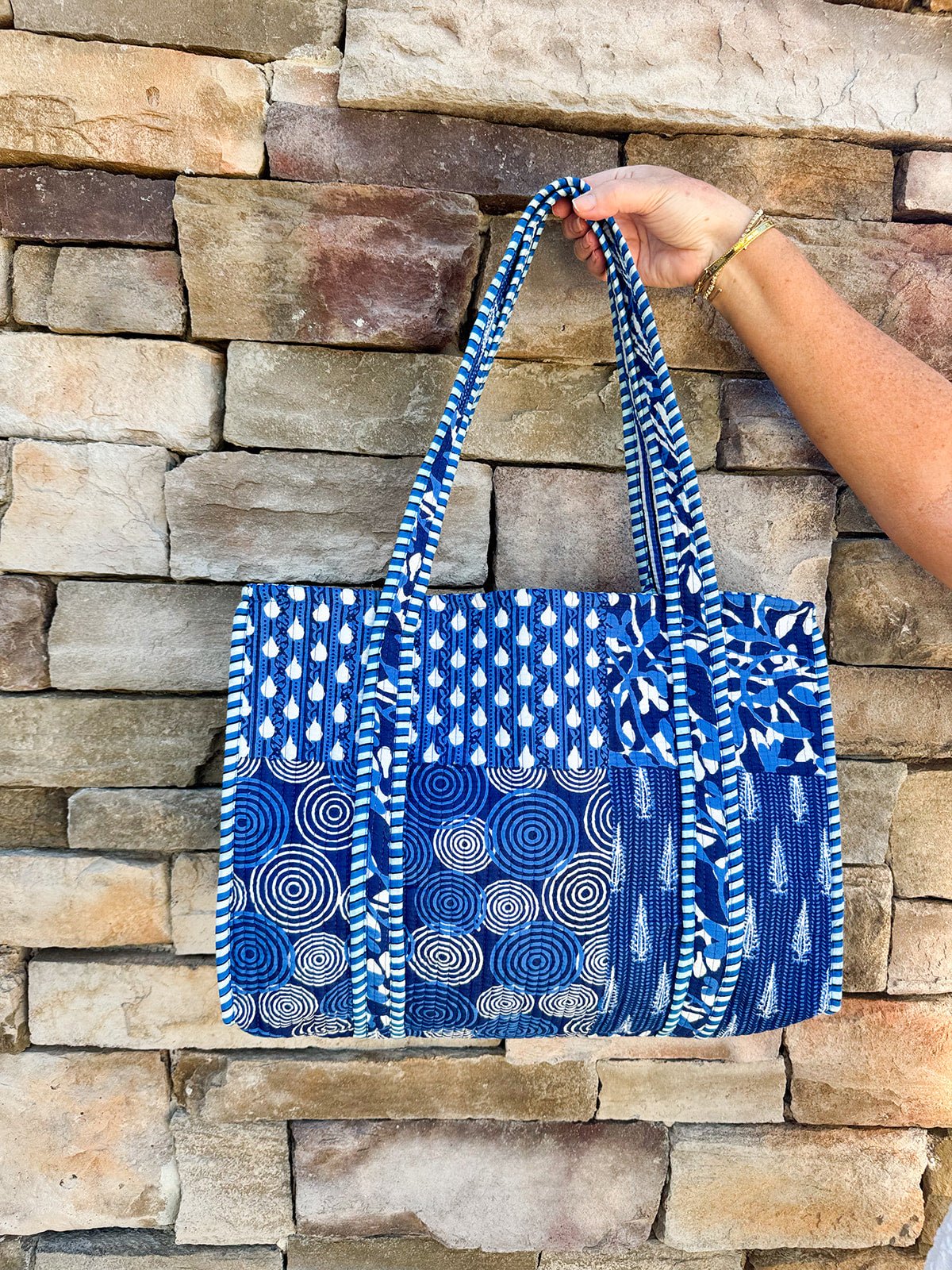 Seaside Stroll Reversible Quilted Tote - The Pink Pineapple 850