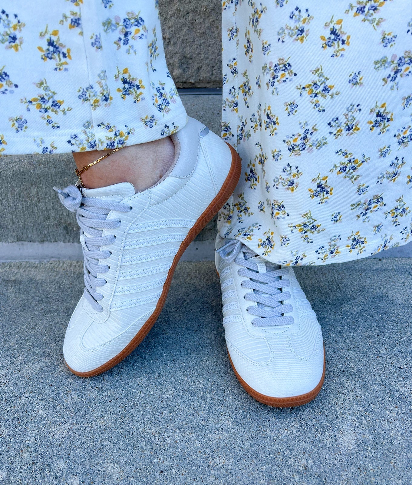 Sidewalk Stroll Sneakers with White Side Stripes - The Pink Pineapple 850