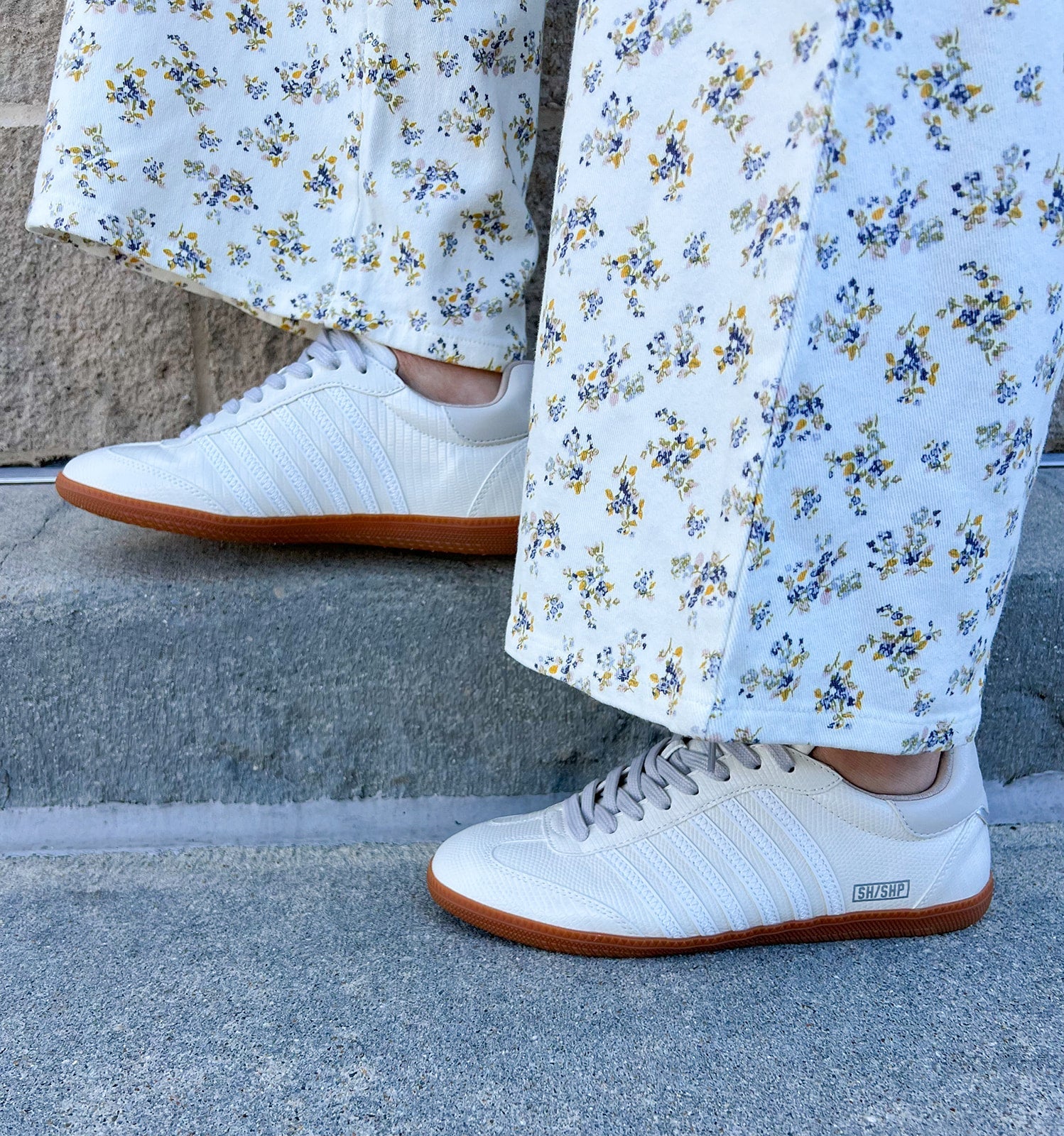 Sidewalk Stroll Sneakers with White Side Stripes - The Pink Pineapple 850