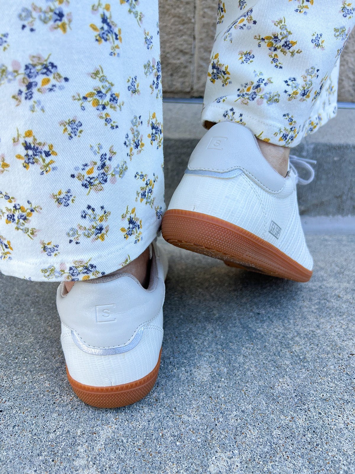 Sidewalk Stroll Sneakers with White Side Stripes - The Pink Pineapple 850