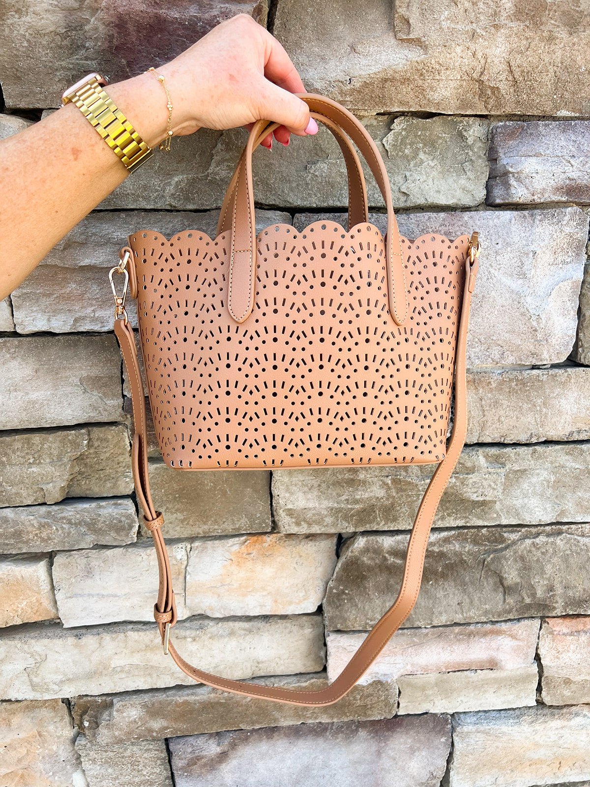 Sunlace Scallop Crossbody Tote - The Pink Pineapple 850