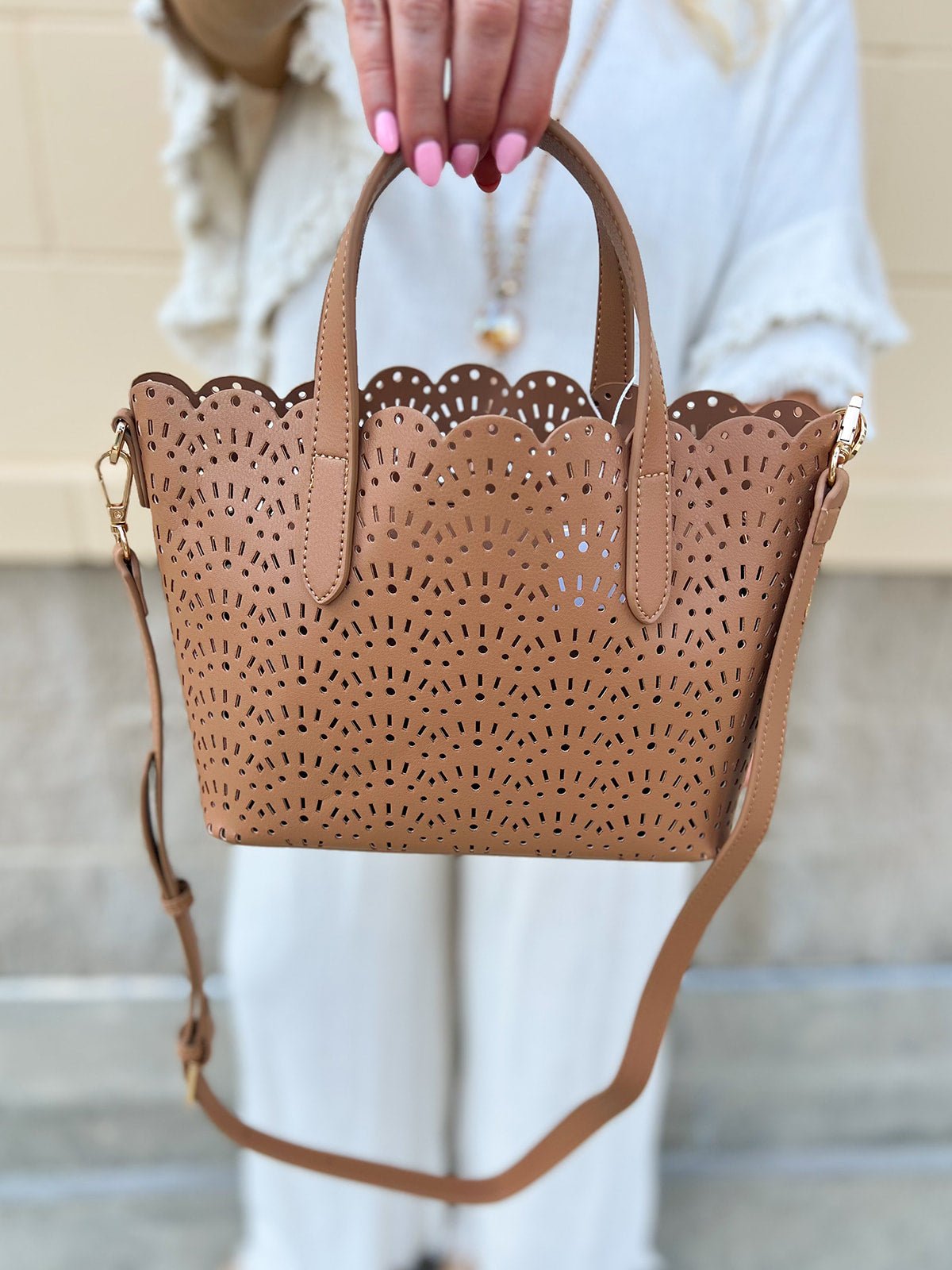 Sunlace Scallop Crossbody Tote - The Pink Pineapple 850