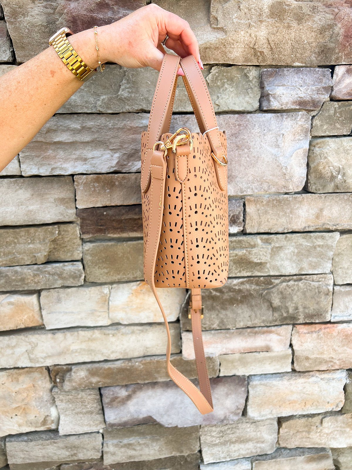 Sunlace Scallop Crossbody Tote - The Pink Pineapple 850
