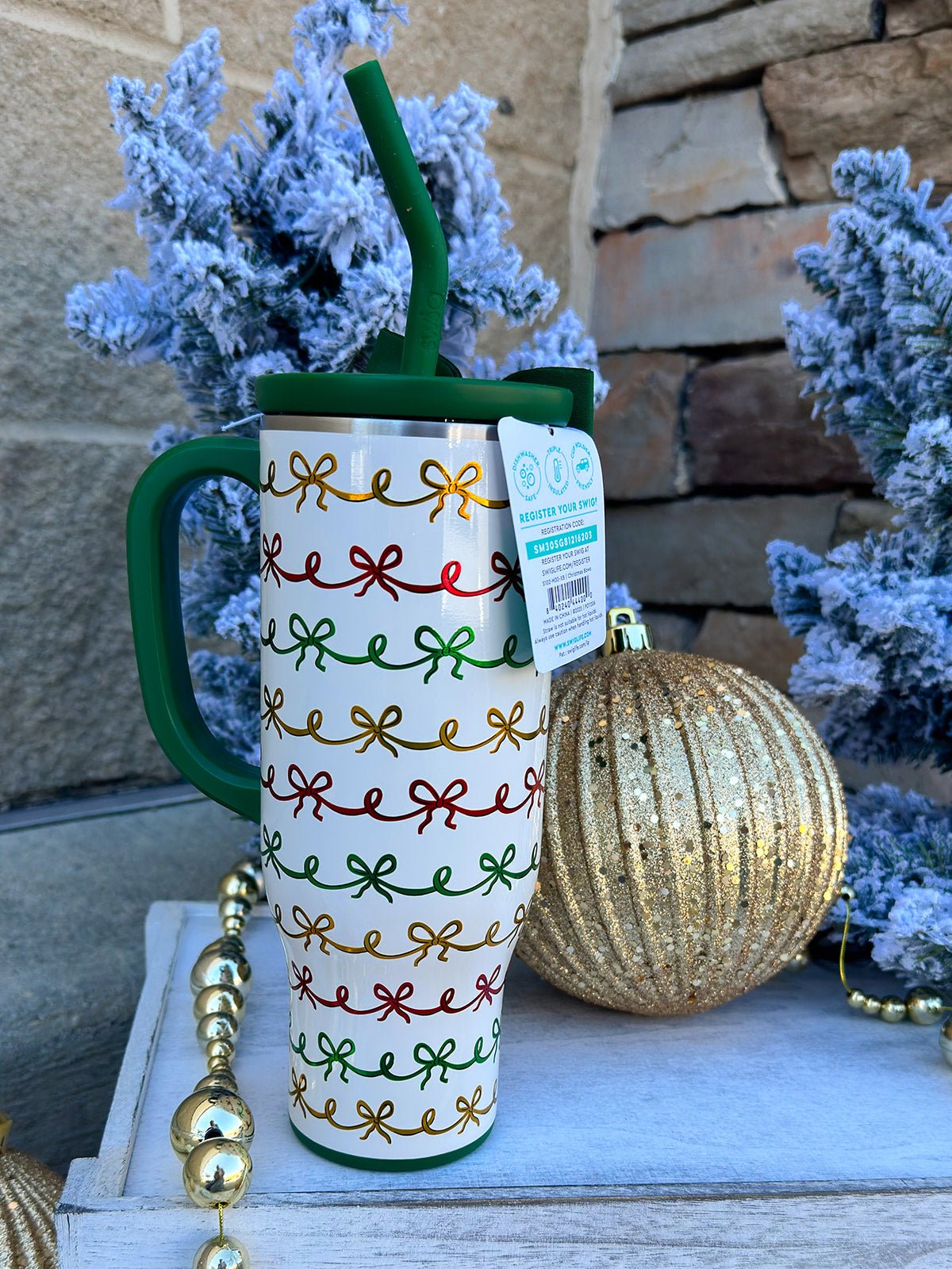 [Swig] Christmas Bows Mega Mug 30oz - The Pink Pineapple 850