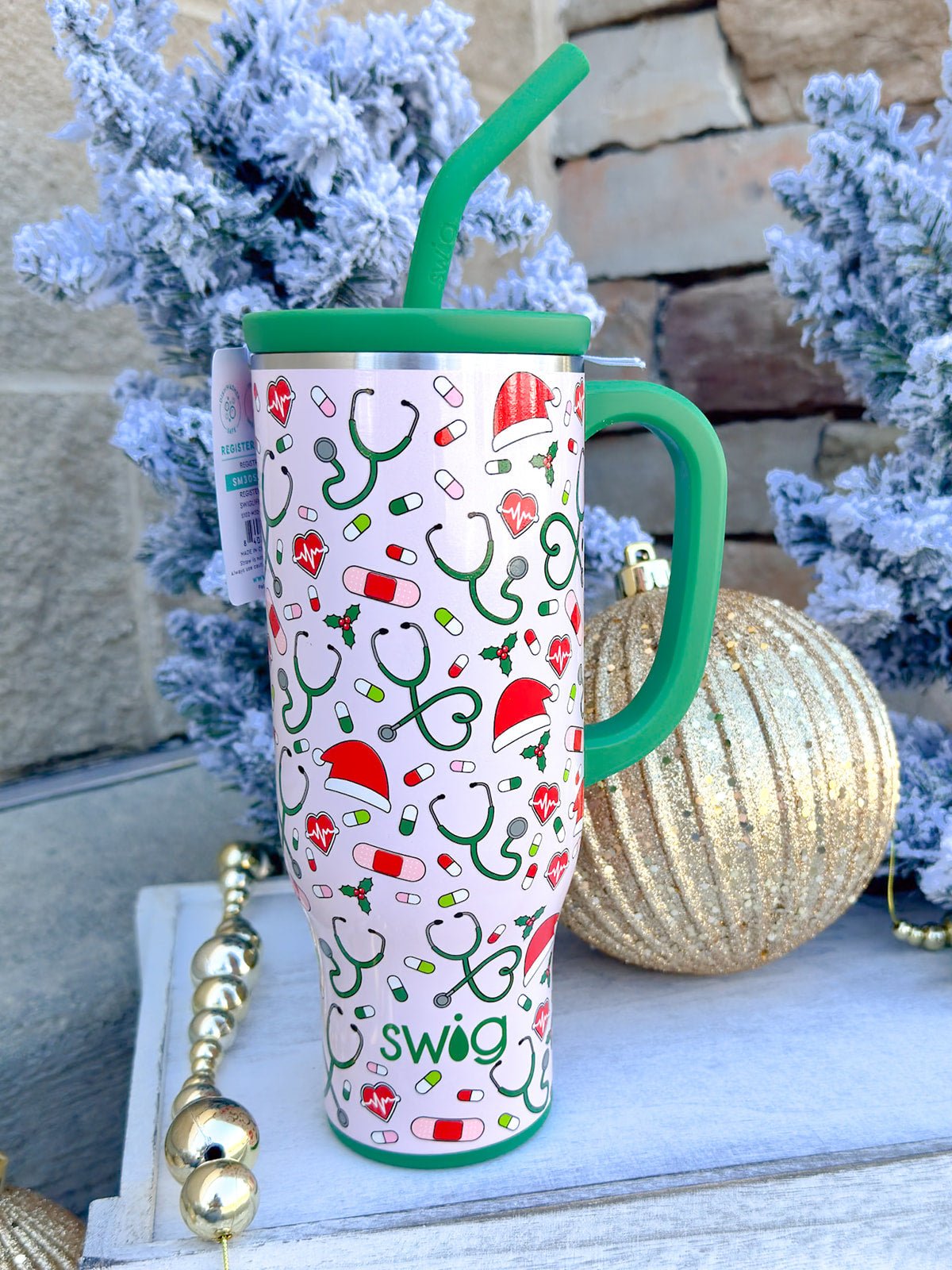 [Swig] Santa's Scrubs Mega Mug 30oz - The Pink Pineapple 850