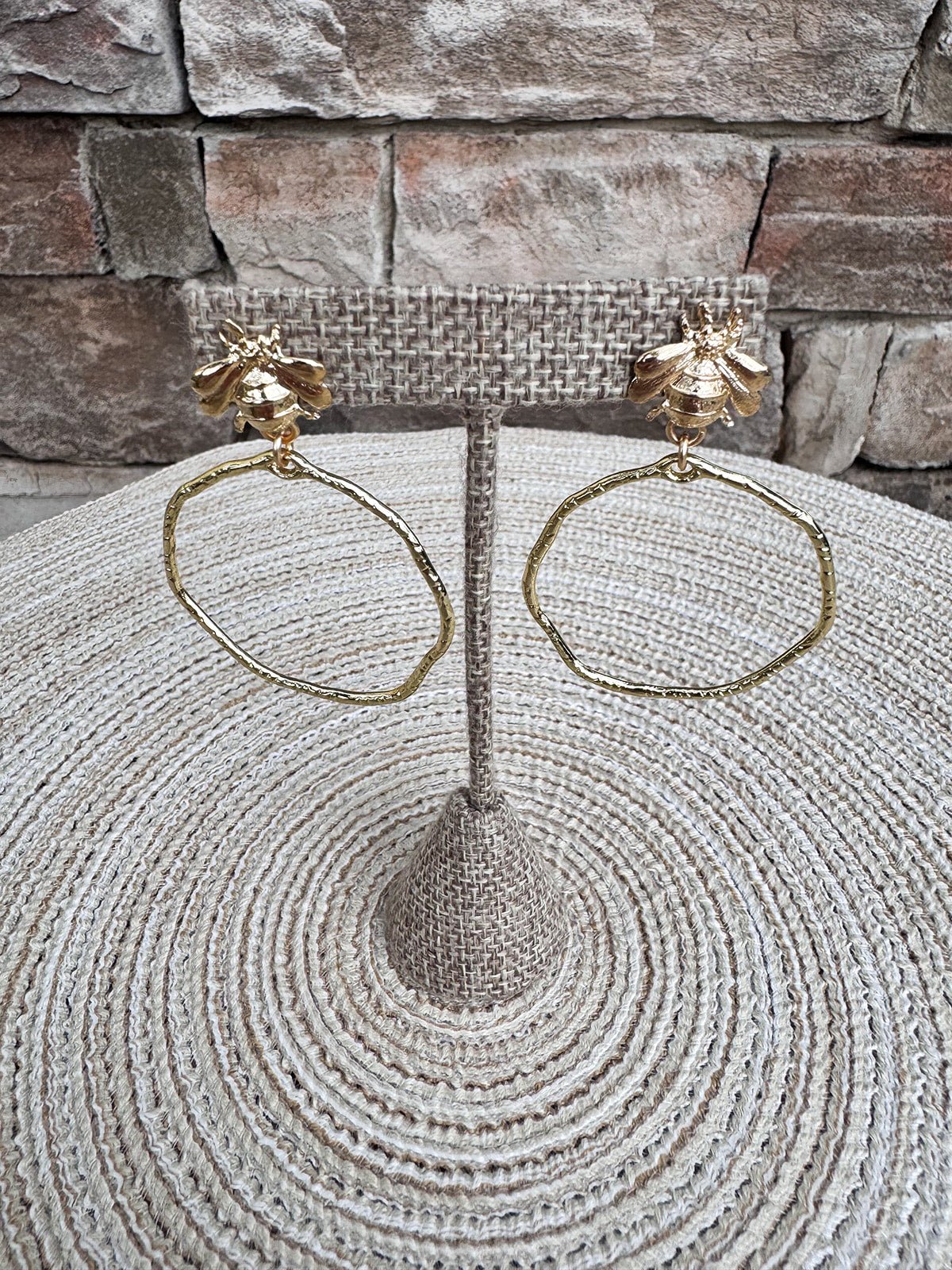 [Taylor Shaye] Bee Top Round Hoops - The Pink Pineapple 850