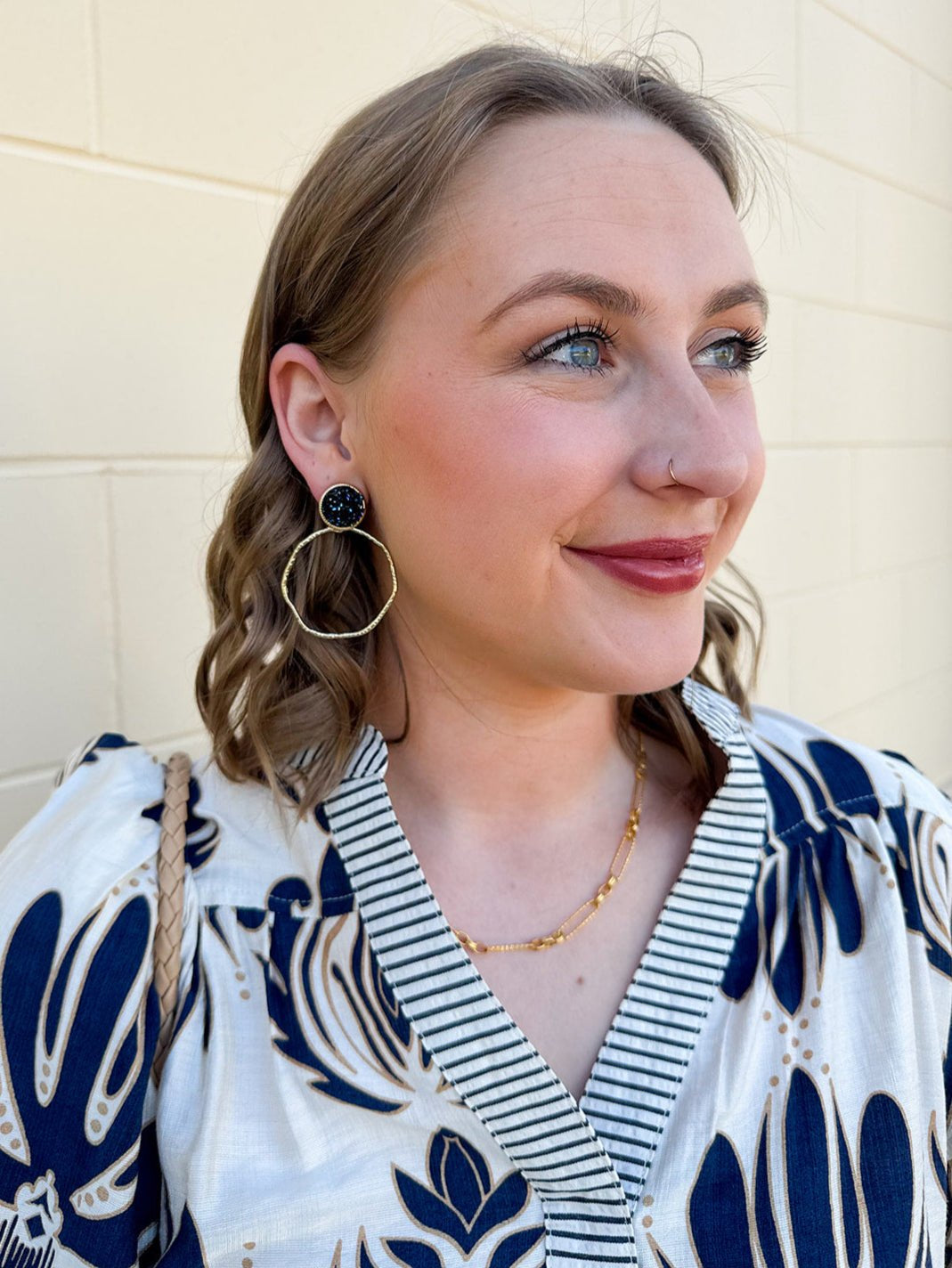 [Taylor Shaye] Glitter Top Round Hoops in Navy - The Pink Pineapple 850