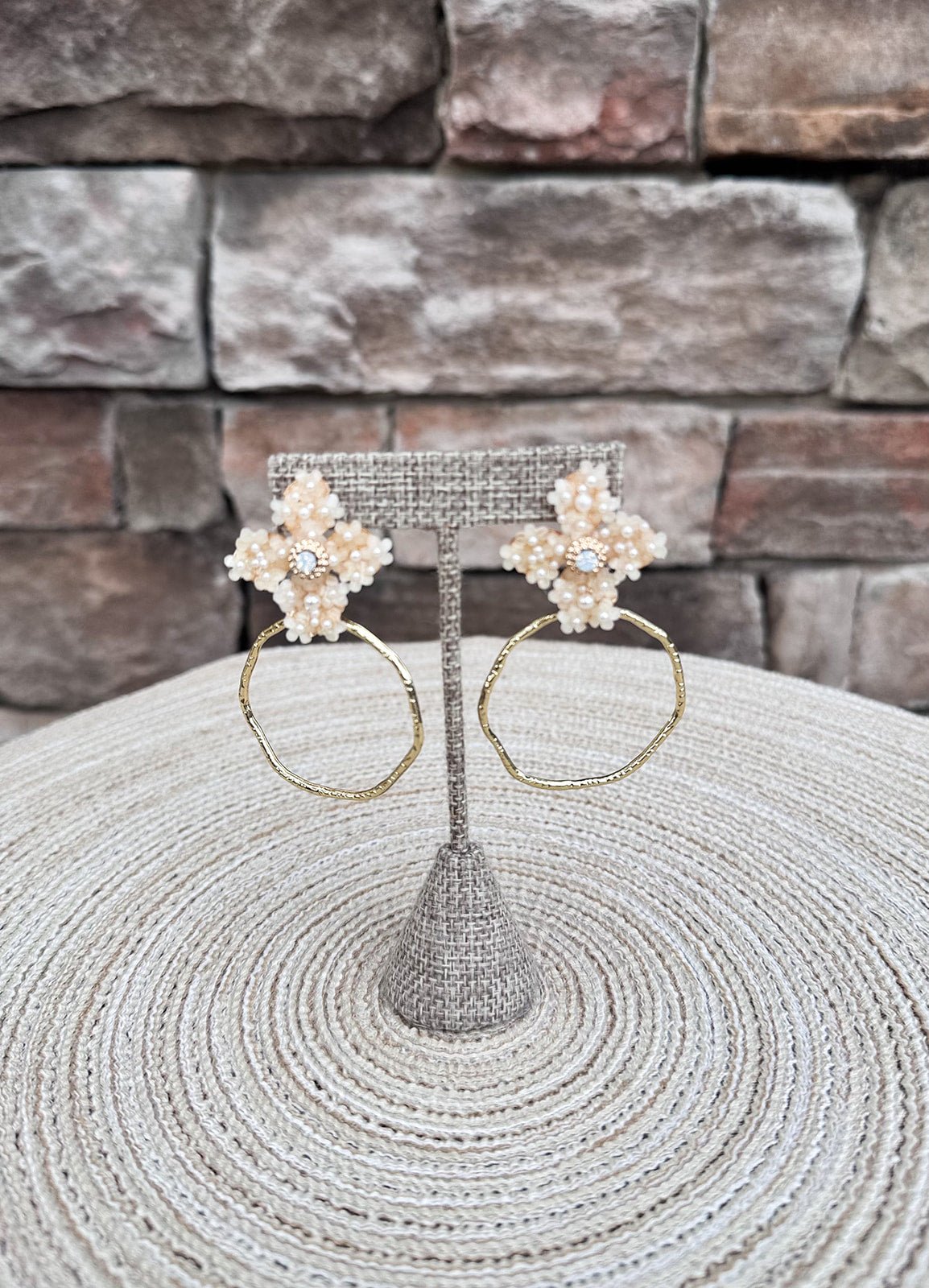 [Taylor Shaye] Jenna Pearl Flower Round Hoops in Peach - The Pink Pineapple 850