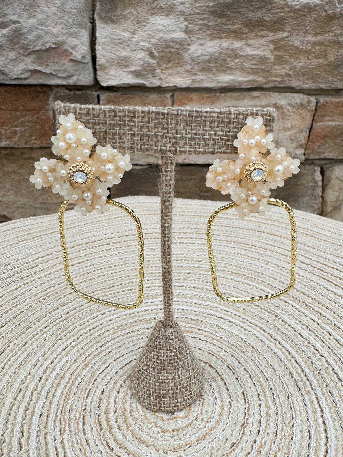 [Taylor Shaye] Jenna Pearl Flower Spring Hoops in Peach - The Pink Pineapple 850