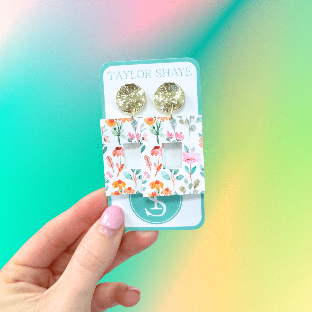 [Taylor Shaye] Mini Naomi Floral Earrings - The Pink Pineapple 850