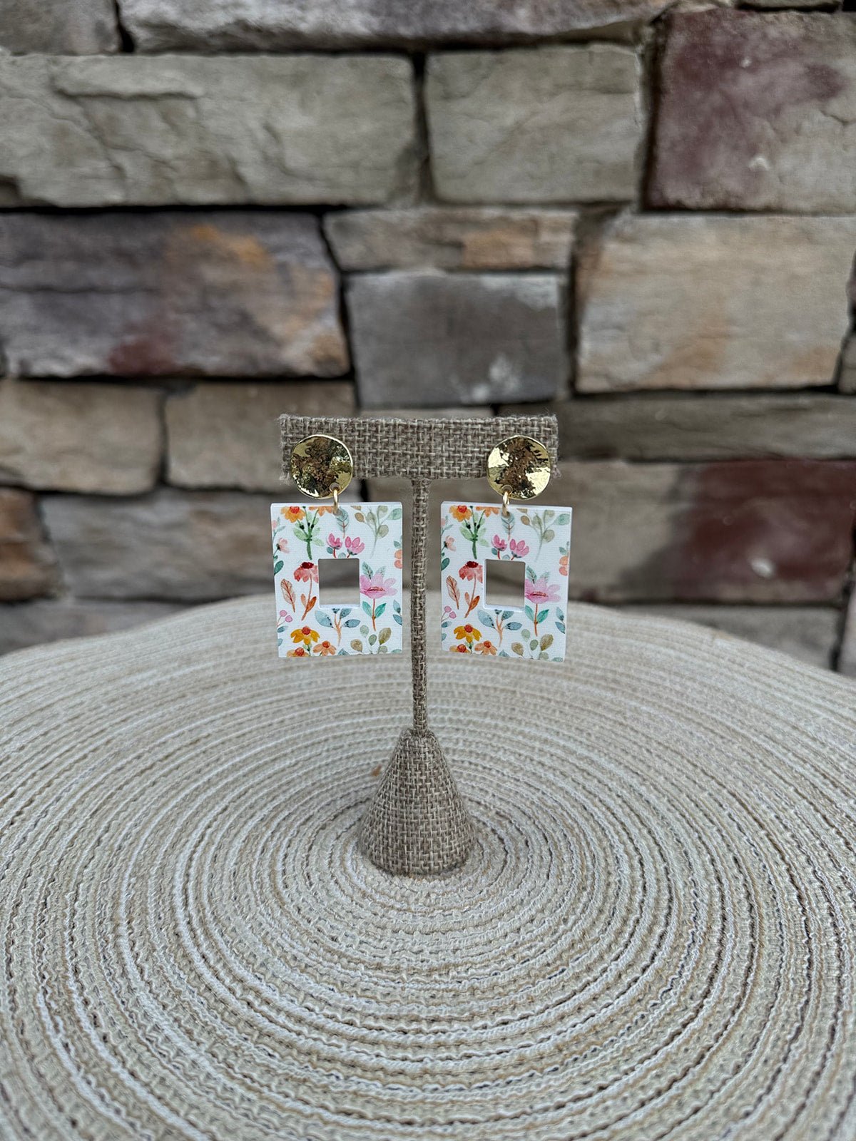 [Taylor Shaye] Mini Naomi Floral Earrings - The Pink Pineapple 850