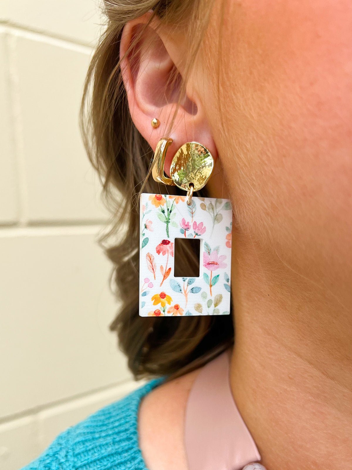 [Taylor Shaye] Mini Naomi Floral Earrings - The Pink Pineapple 850