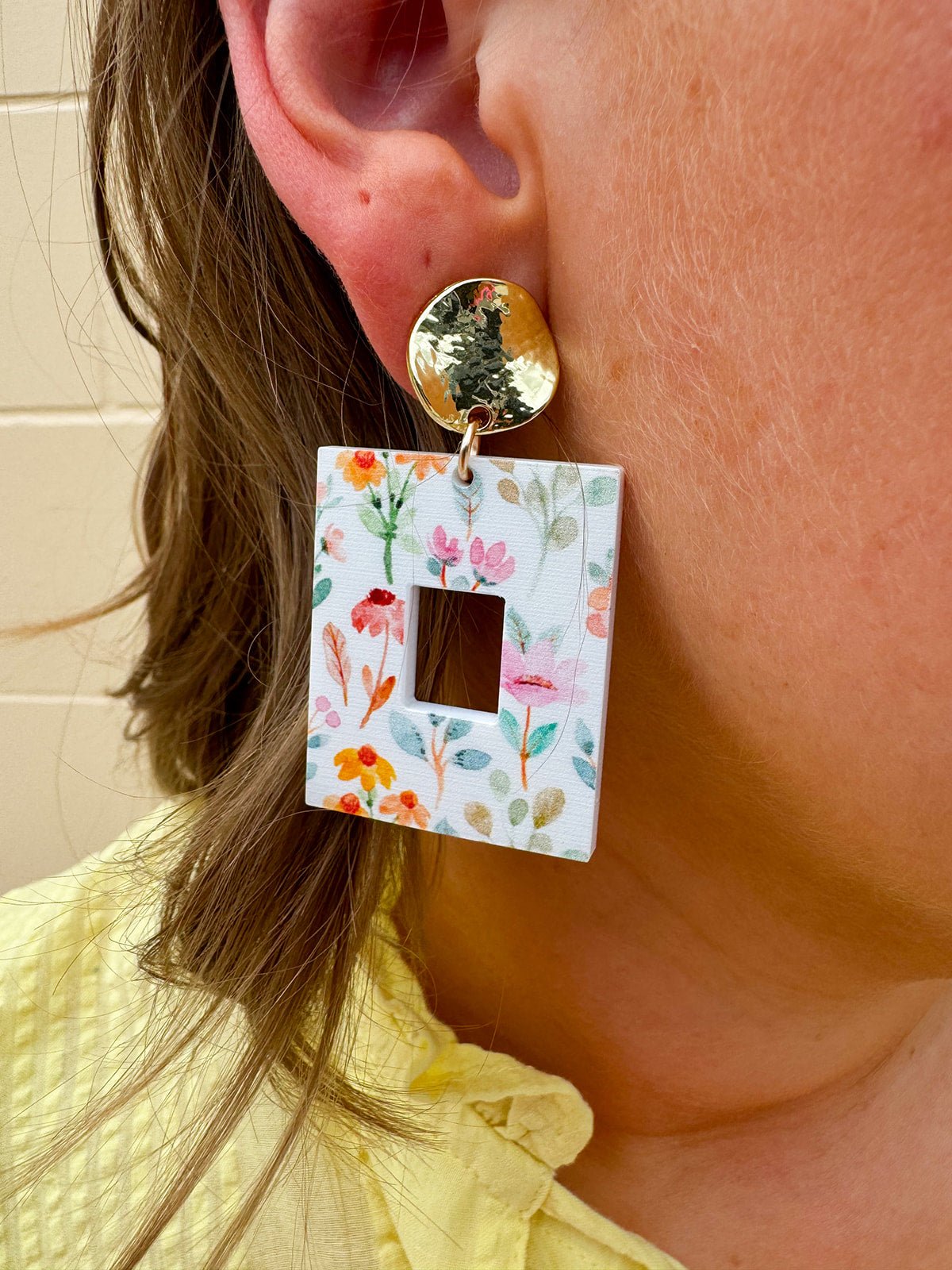 [Taylor Shaye] Mini Naomi Floral Earrings - The Pink Pineapple 850