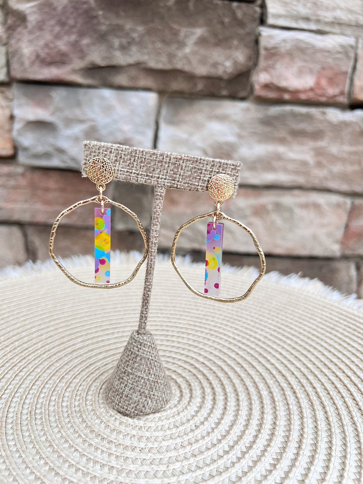[Taylor Shaye] TieDye Stick Hammered Gold Hoops - The Pink Pineapple 850
