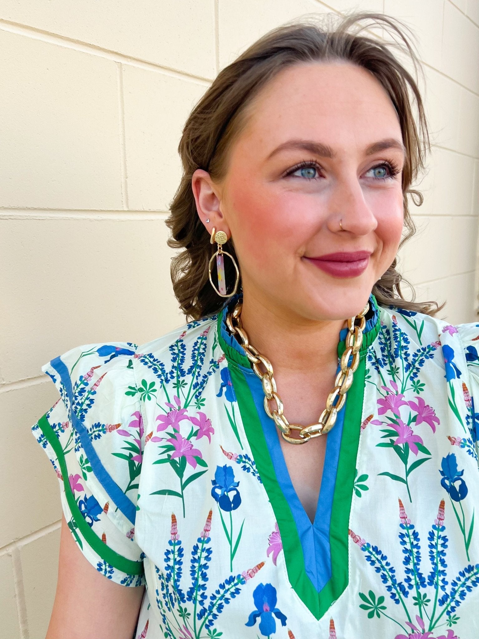 [Taylor Shaye] TieDye Stick Hammered Gold Hoops - The Pink Pineapple 850