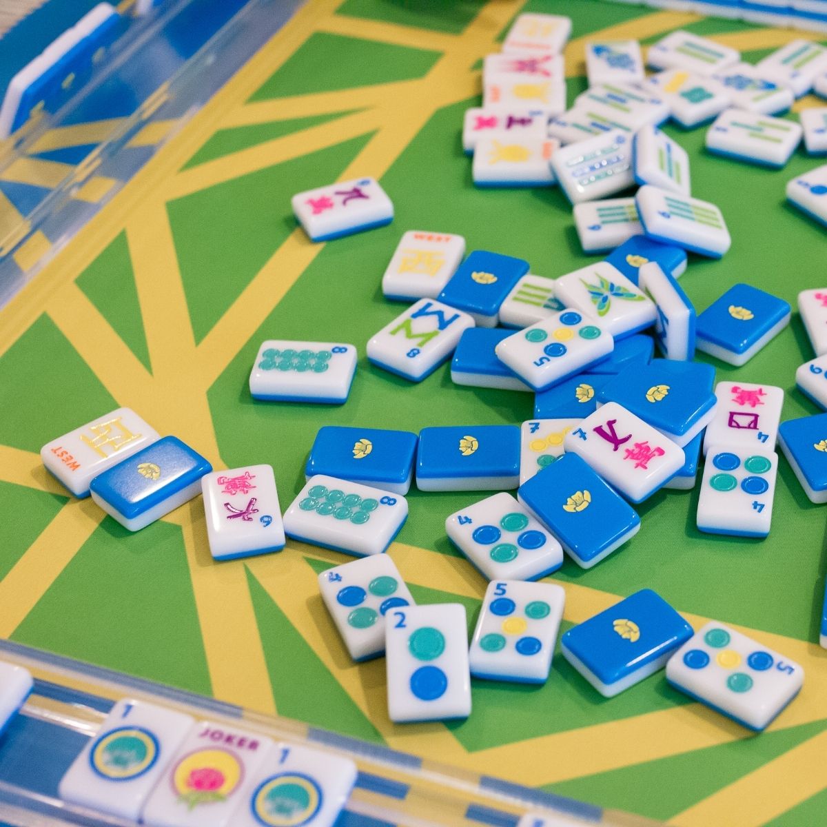 [The Mahjong House] The Brights! Electric Blue House Tiles - The Pink Pineapple 850
