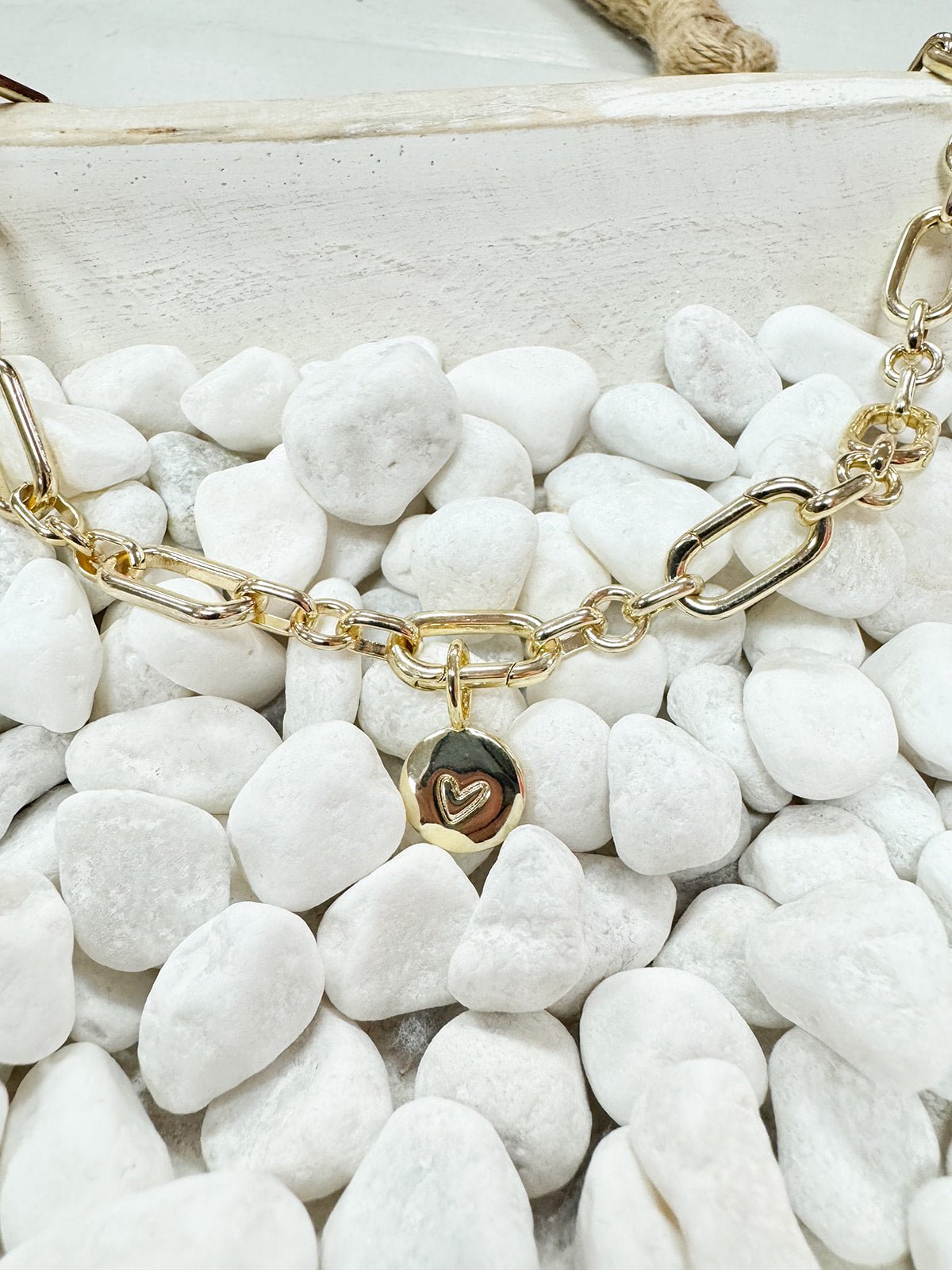 [The Sis Kiss] Engraved Heart Charm - The Pink Pineapple 850