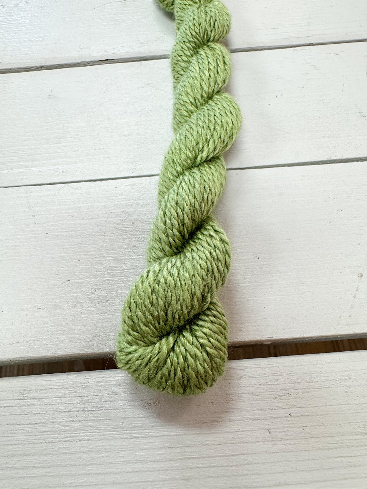 [Tilli Tomas] Milan Thread Skein in Caterpillar - The Pink Pineapple 850