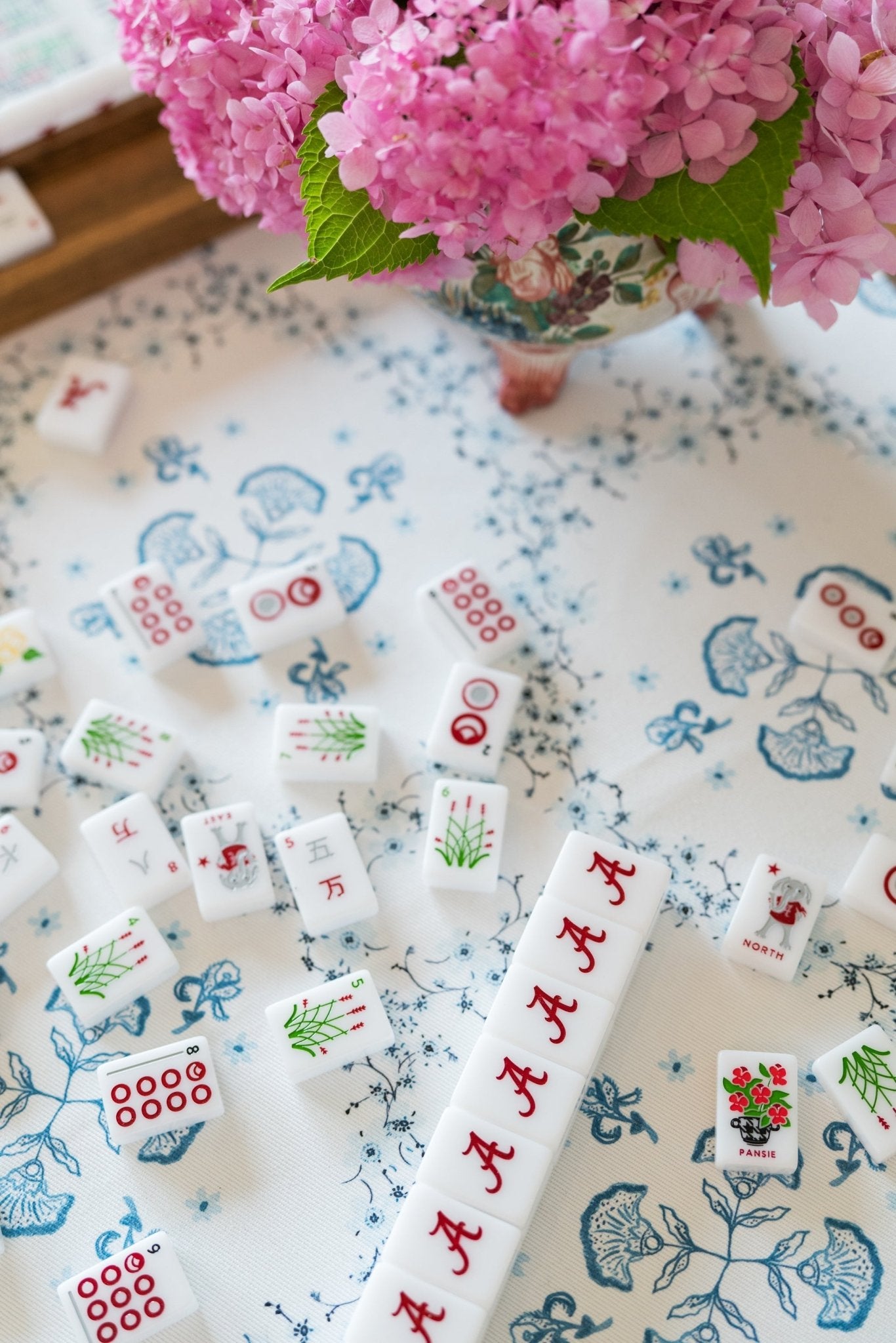 University of Alabama® Mahjong Tiles - The Pink Pineapple 850